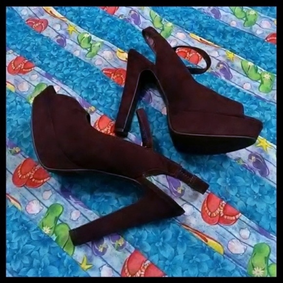 NEW Lauren Conrad Peep Toe Brown Suede Heel. - Picture 2 of 4